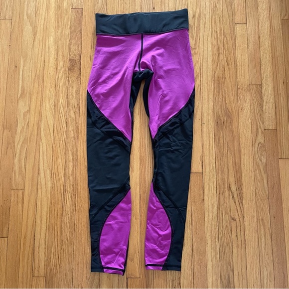 MICHI Hydra Crop Color Block Mesh-Panel Legging - XS - Picture 5 of 9